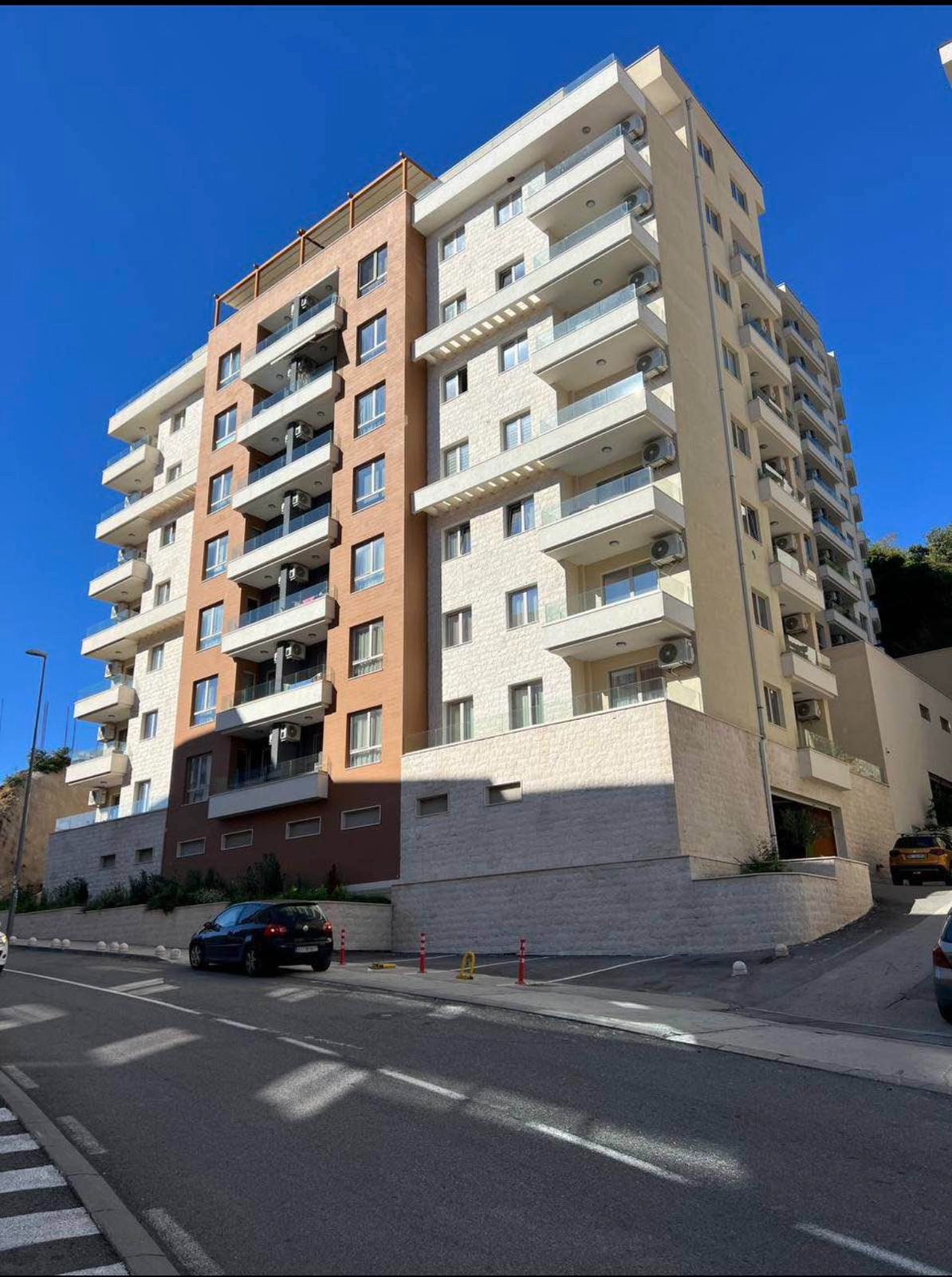 Prodaje se dvosoban stan u kvalitetnoj novogradnji, Bečići, Budva