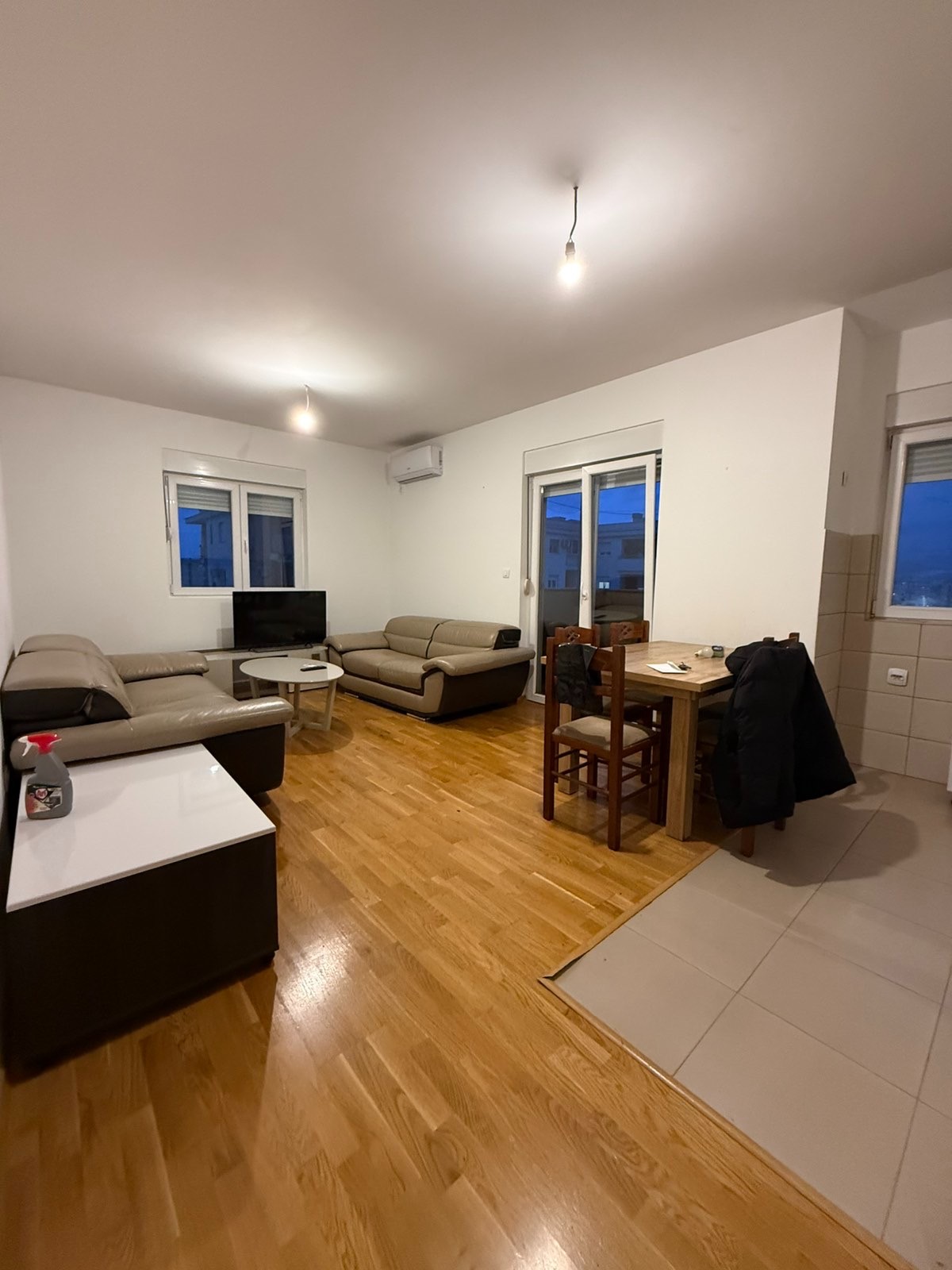 Prodaje se namjesten dvosoban stan, Tuški put, Podgorica