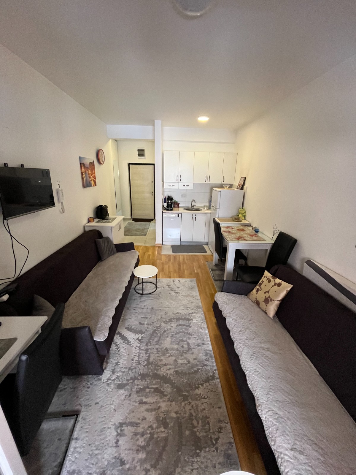 Prodaje se lijepo namjestena garsonjera, Tuški put, Podgorica