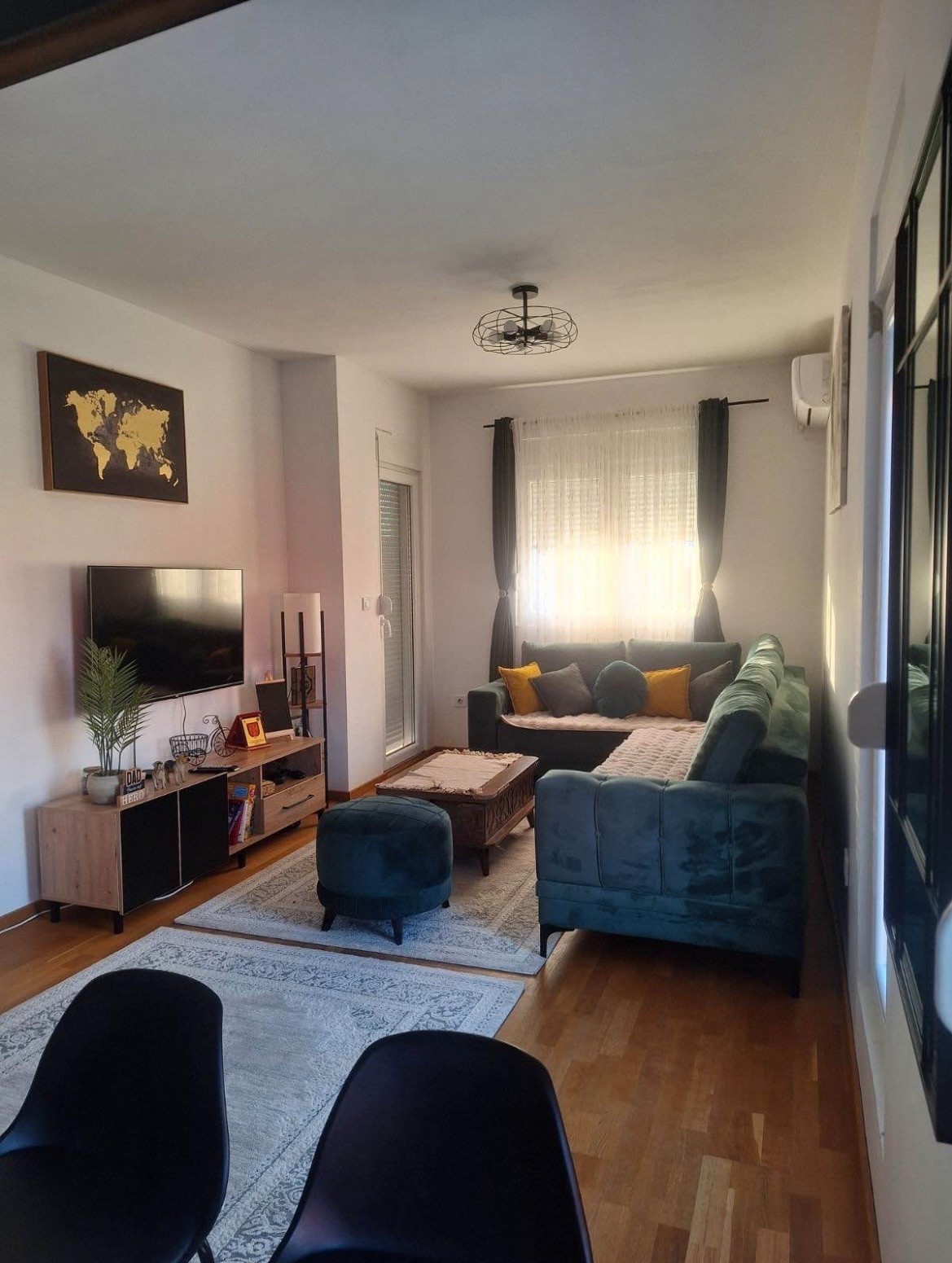 Prodaje se kompletno namjesten jednosoban stan na odlicnoj lokaciji, Stari aerodrom, Podgorica