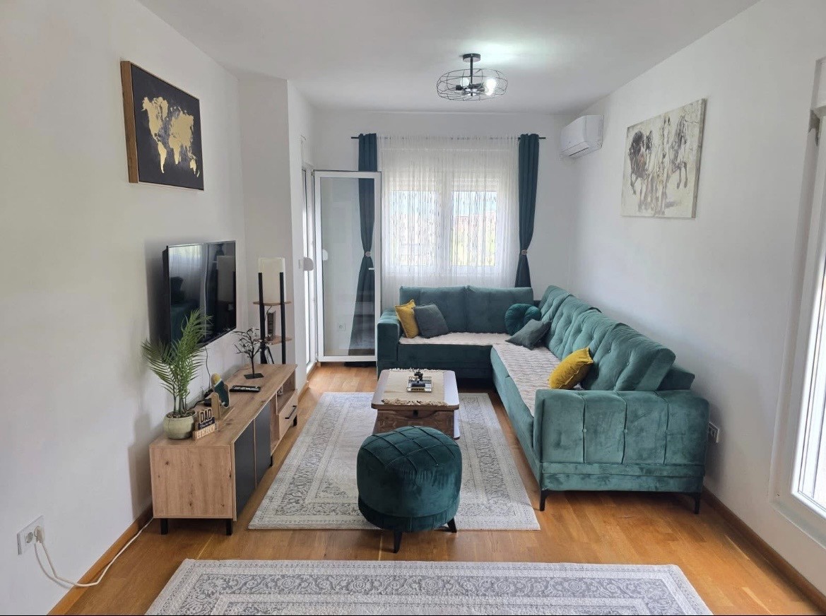 Prodaje se kompletno namjesten jednosoban stan na odlicnoj lokaciji, Stari aerodrom, Podgorica