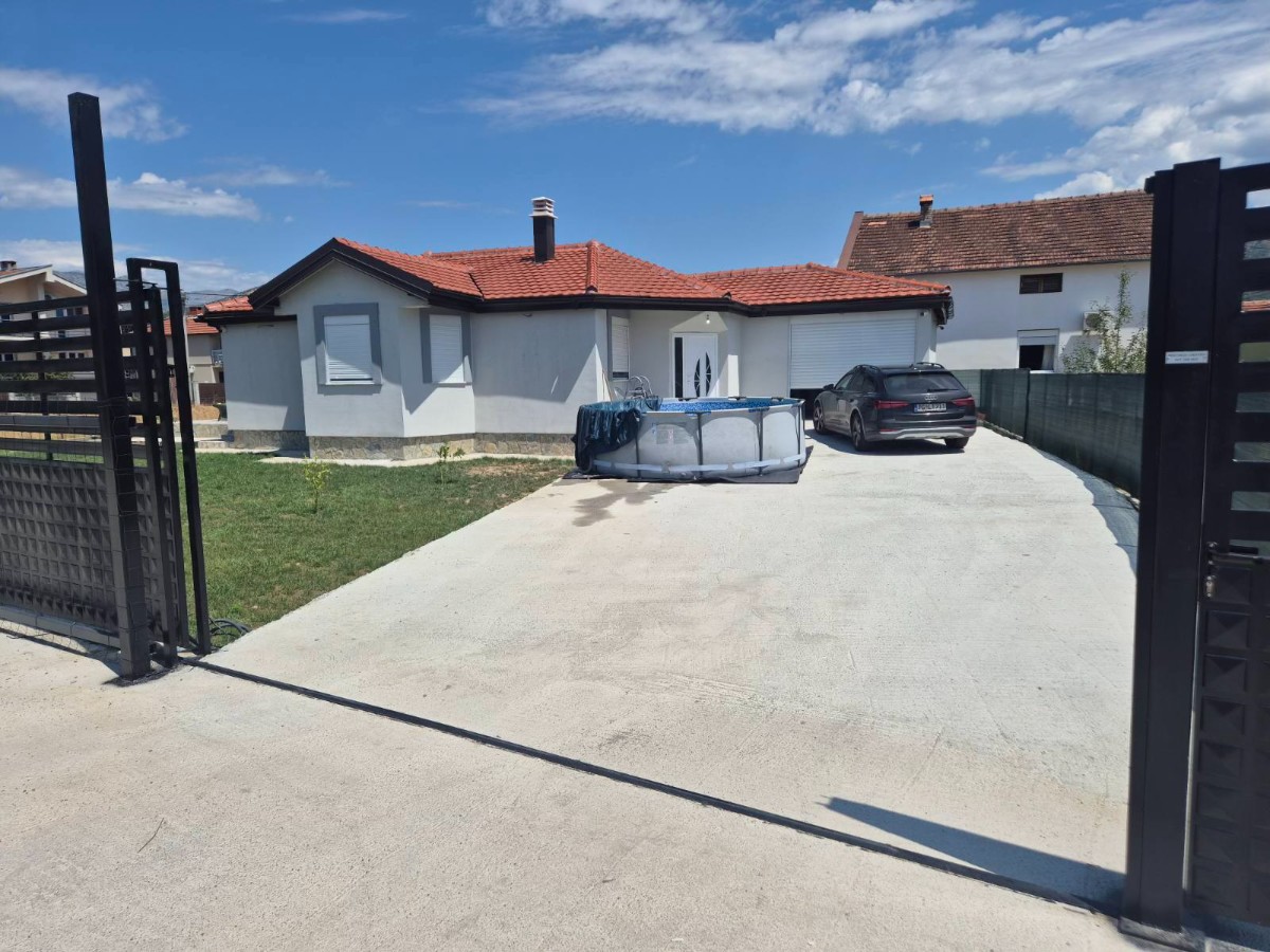 Luxuriously furnished house with plot for sale, Zagoric, Podgorica