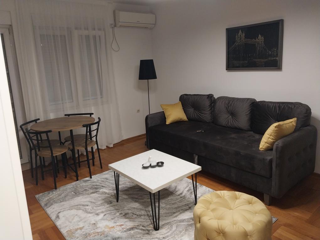 Prodaje se jednosoban stan, Centar, Podgorica
