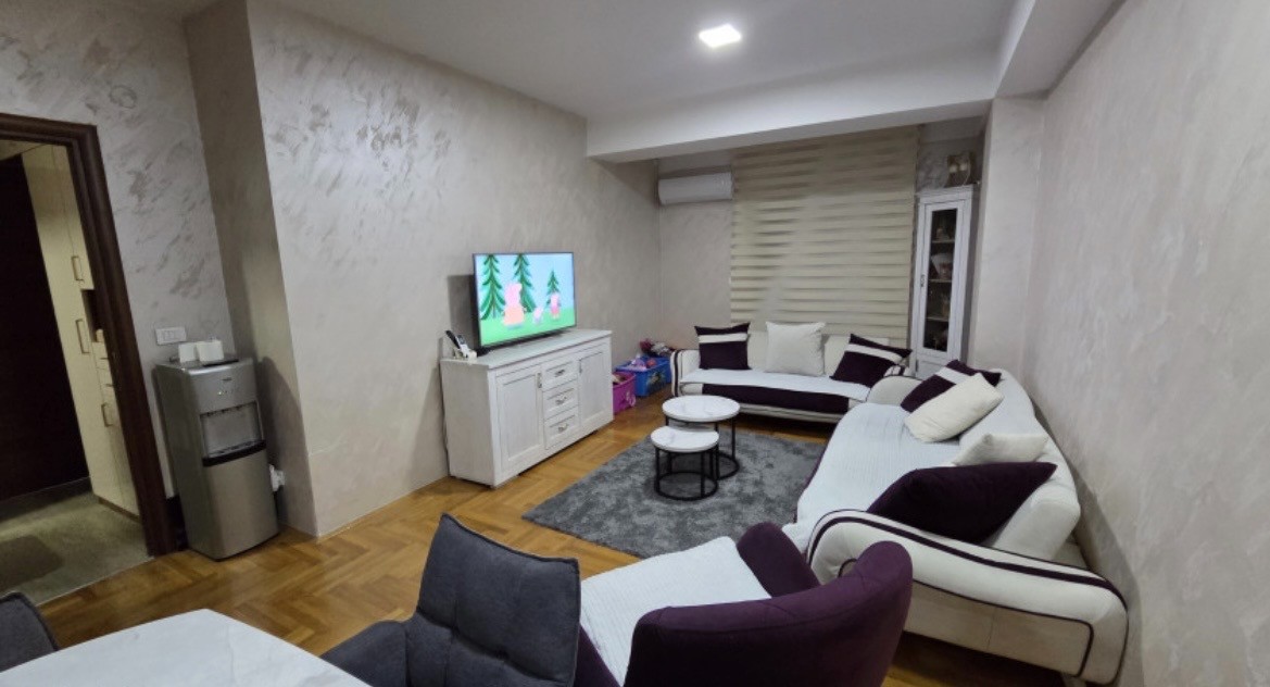 Prodaje se lijepo namjesten trosoban stan, City kvart, Podgorica