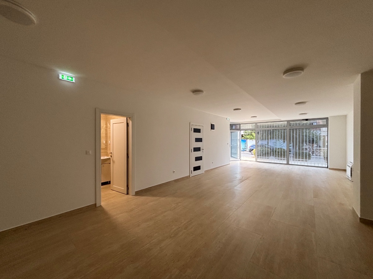 Arranged office space for rent under Ljubović, Zabjelo.