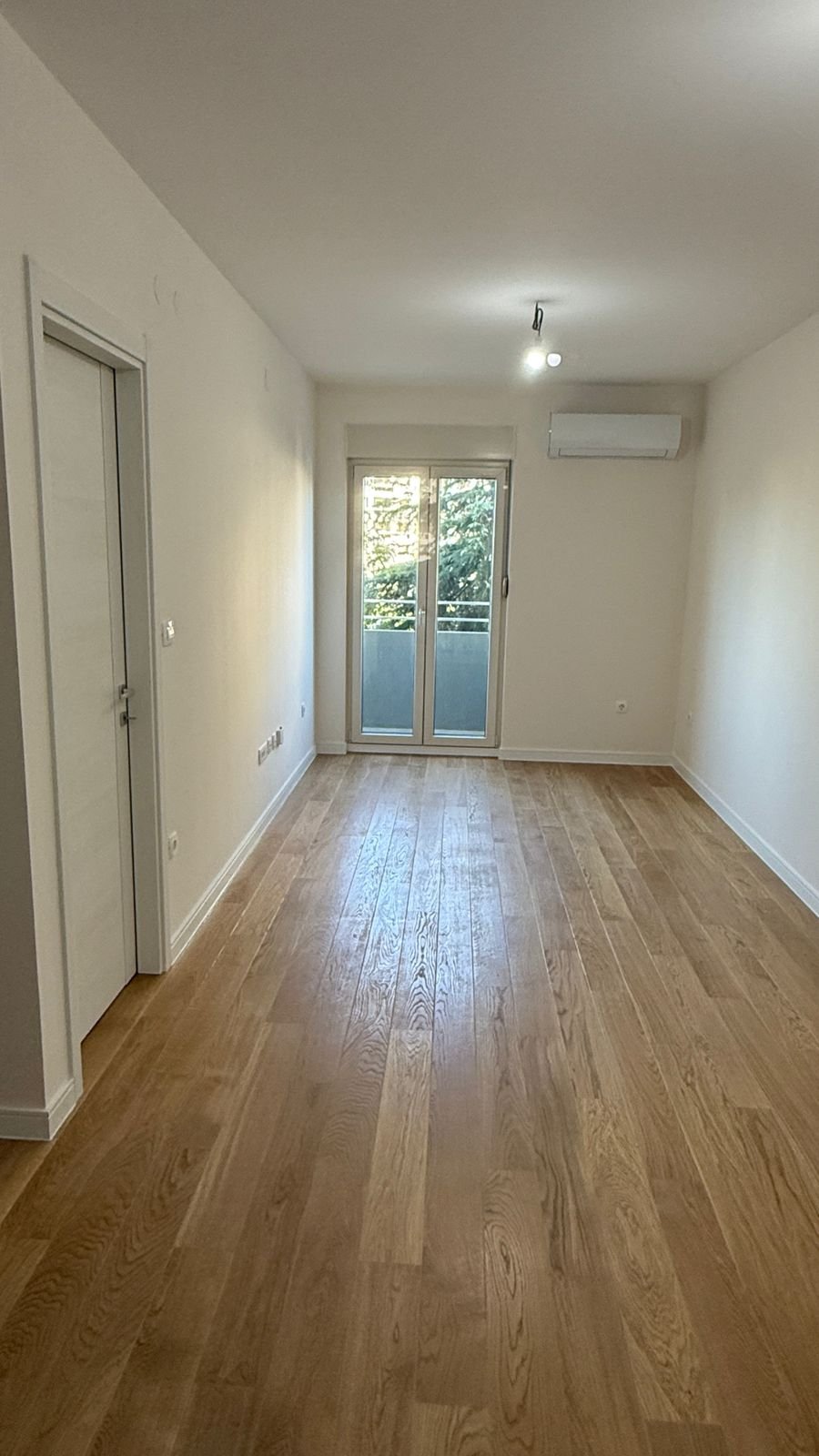 Izdaje se jednosoban stan u Central pointu, Podgorica