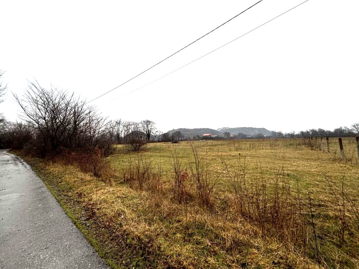 Prodaje se lijep plac u Spužu, Danilovgrad