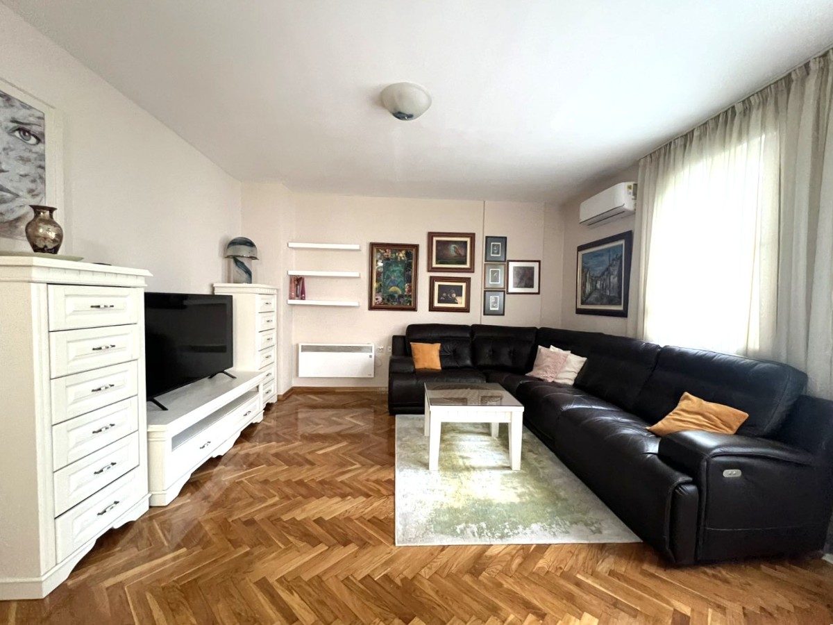 Furnished three-room apartment for rent in block VI, Podgorica. 