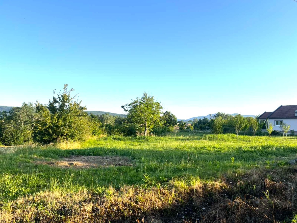 Prodaje se plac u Spužu, Danilovgrad. 