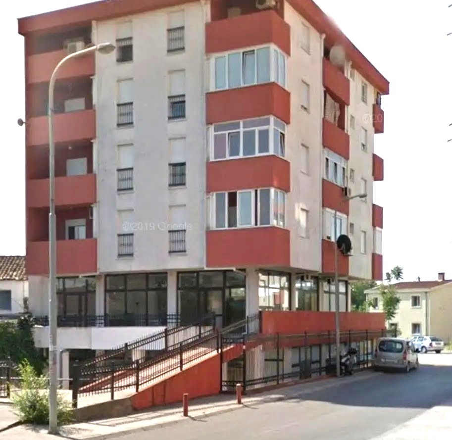 Prodaje se jednosoban stan kod kafića Amfora, Krivi most, Podgorica. 
