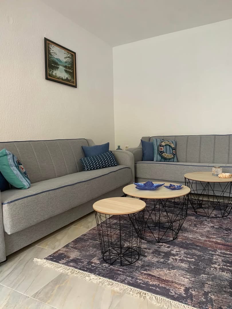 NA PRODAJU – Renovirana garsonjera u Budvi (Babin do)