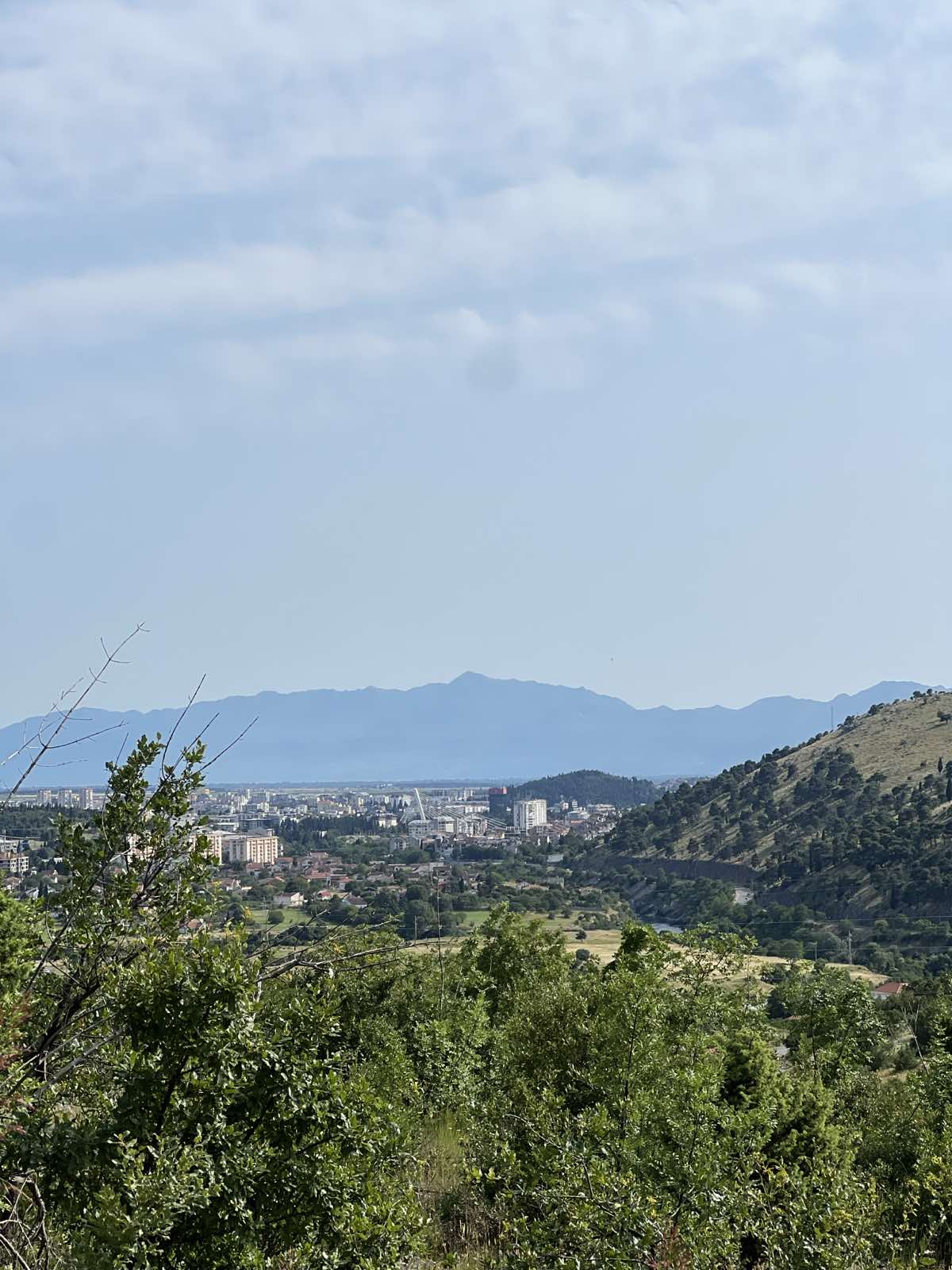 Prodaje se plac u Rogamima sa prelijepim pogledom na grad. 