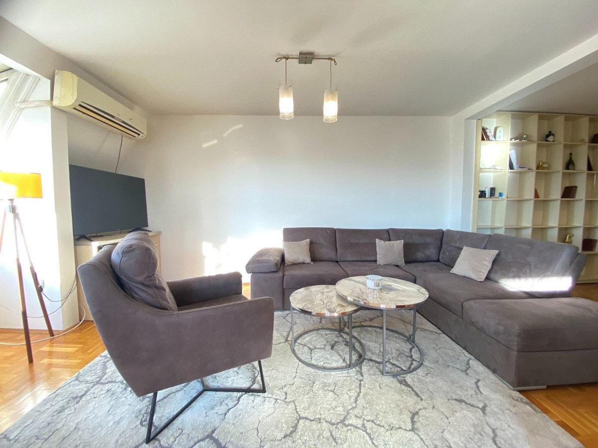 Prodaje se trosoban stan – Centar grada, 86 m²