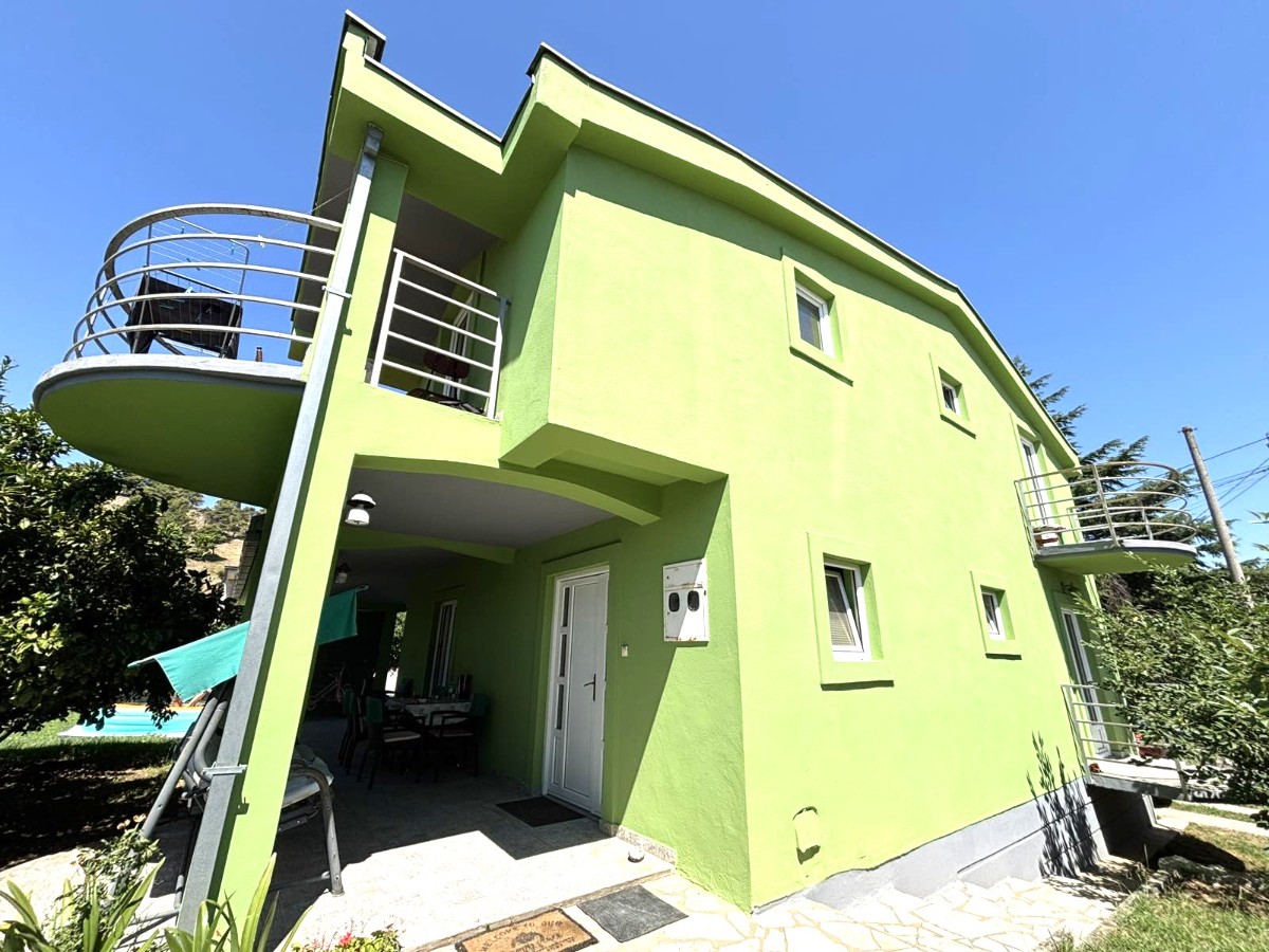 Six-room house for sale in Zagorič, Podgorica.
