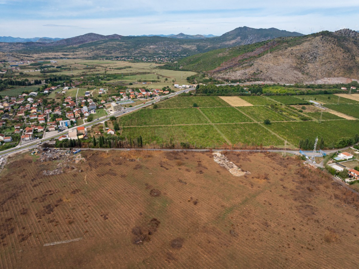 Prodaje se plac u Sadinama, Podgorica. 