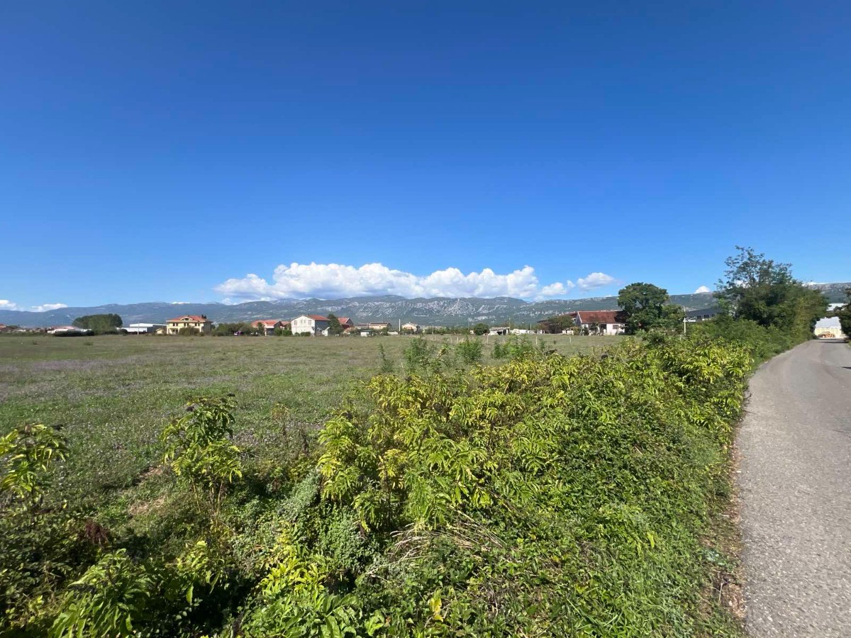 Prodaje se zemljište u Novom Selu, Danilovgrad. 