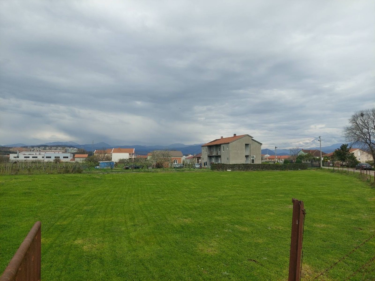 Sale of 683m2 plot in Donji Kokoti
