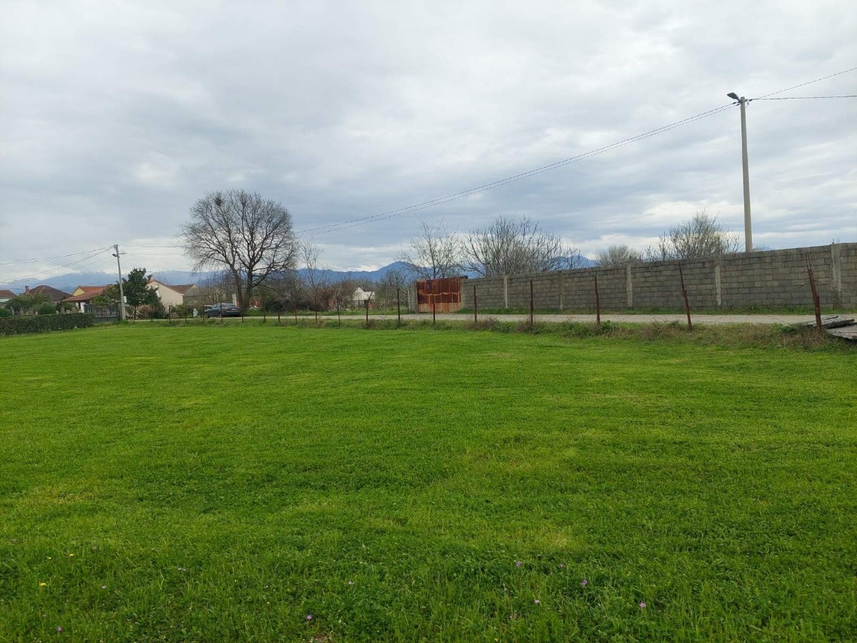 Selling a plot of 753m2 in Donji Kokoti