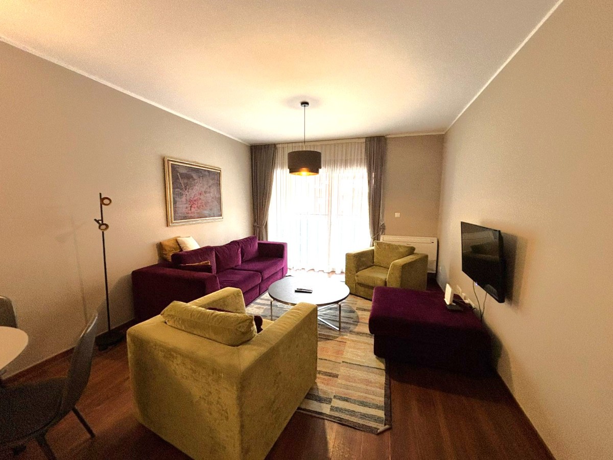 Izdaje se dvosoban stan u Master kvartu, Podgorica. 