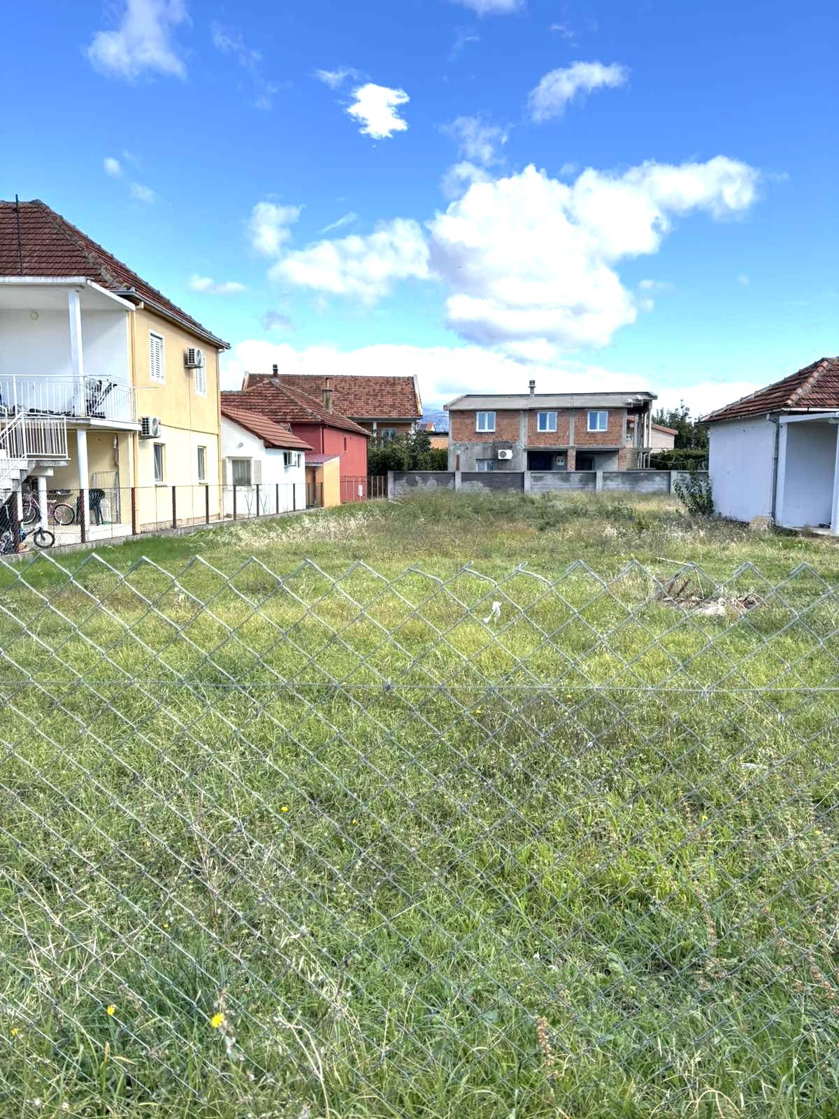An urbanized plot for sale in an excellent location in Tološe, Podgorica.