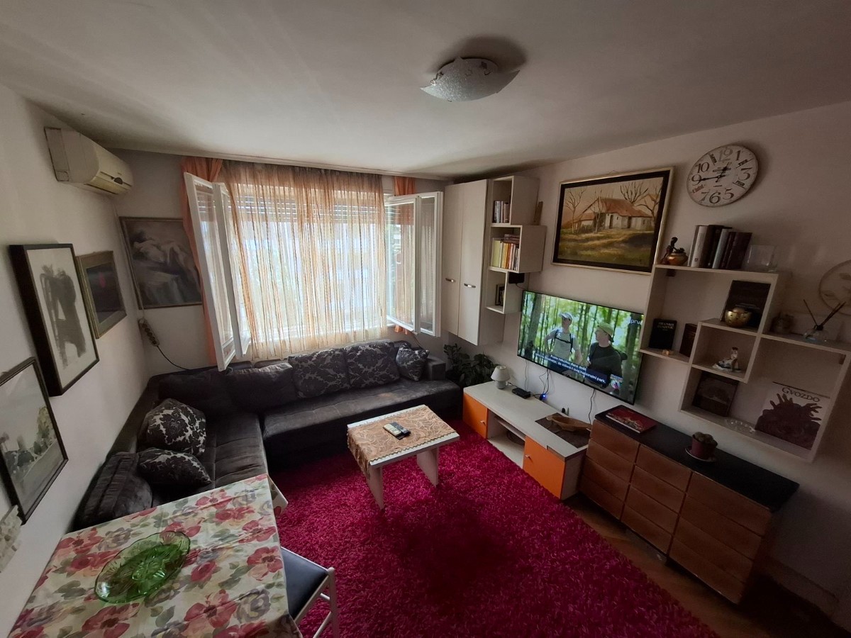 Sale of one-room apartment via Morača