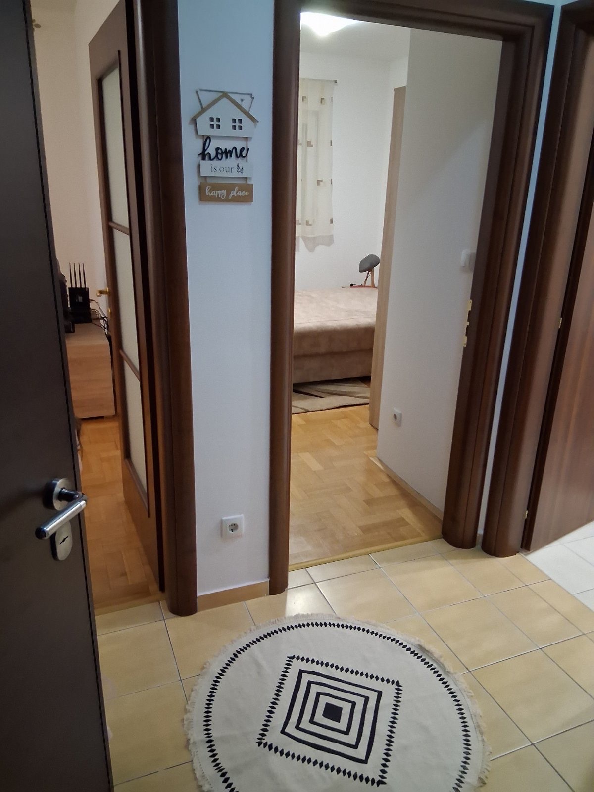 One-bedroom, furnished apartment for rent in the Old Airport, above the Palat cafe