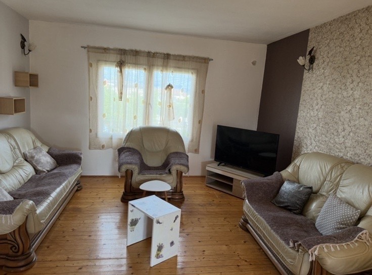 Izdaje se namjesten dvosoban stan u Gornjoj Gorici