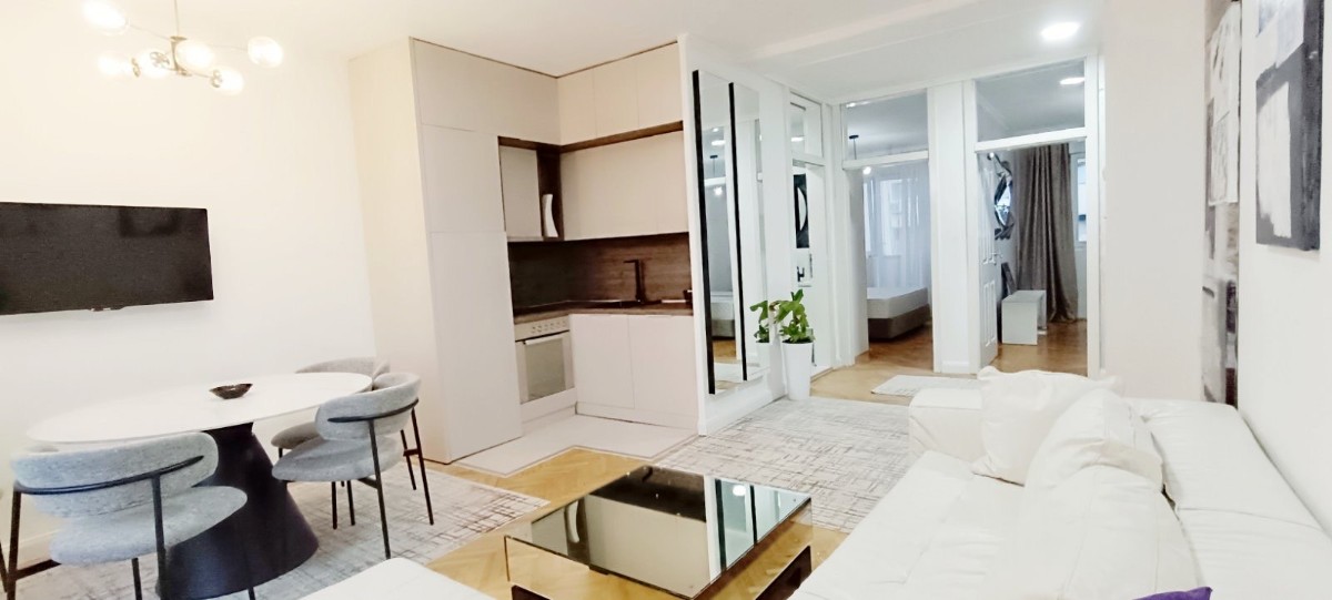 Izdaje se luksuzno namjesten, dvosoban stan preko Morace, Podgorica