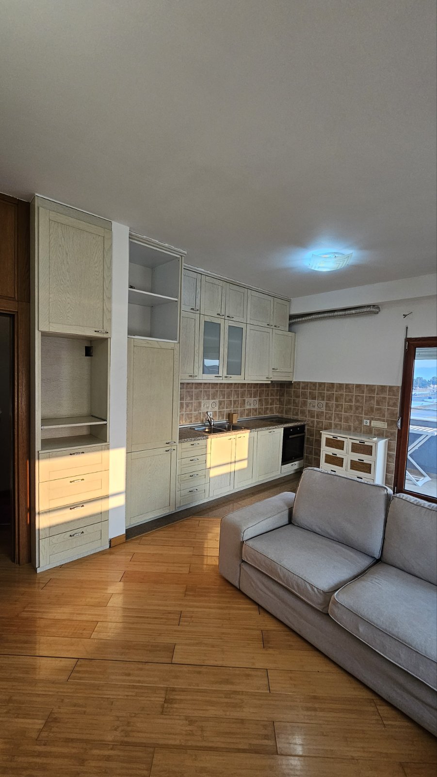 Izdaje se Dvosoban Stan na Starom Aerodromu , Podgorica 