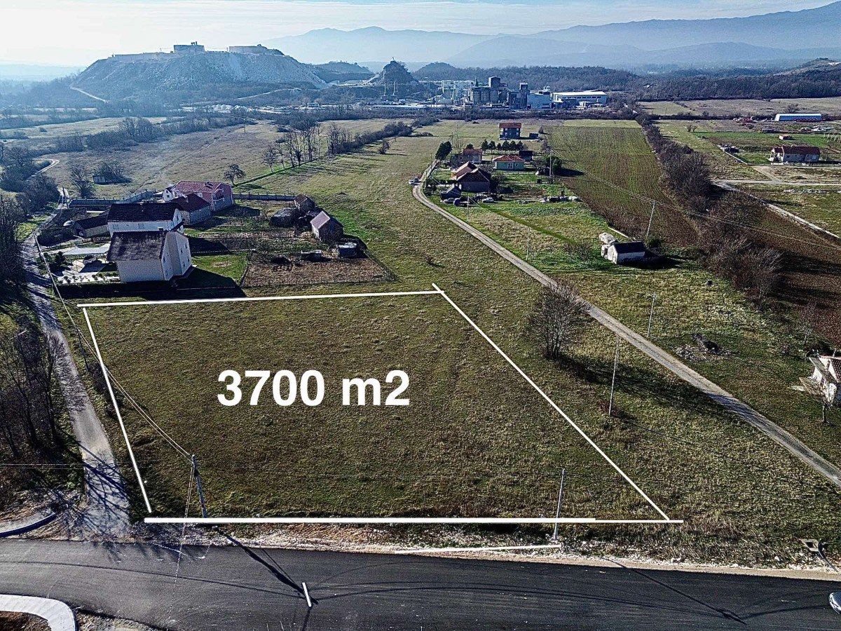Plot for rent next to the main road, in Martinići, Danilovgrad.