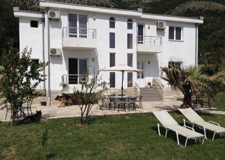 Comfortable house with plot for sale, Sutomore