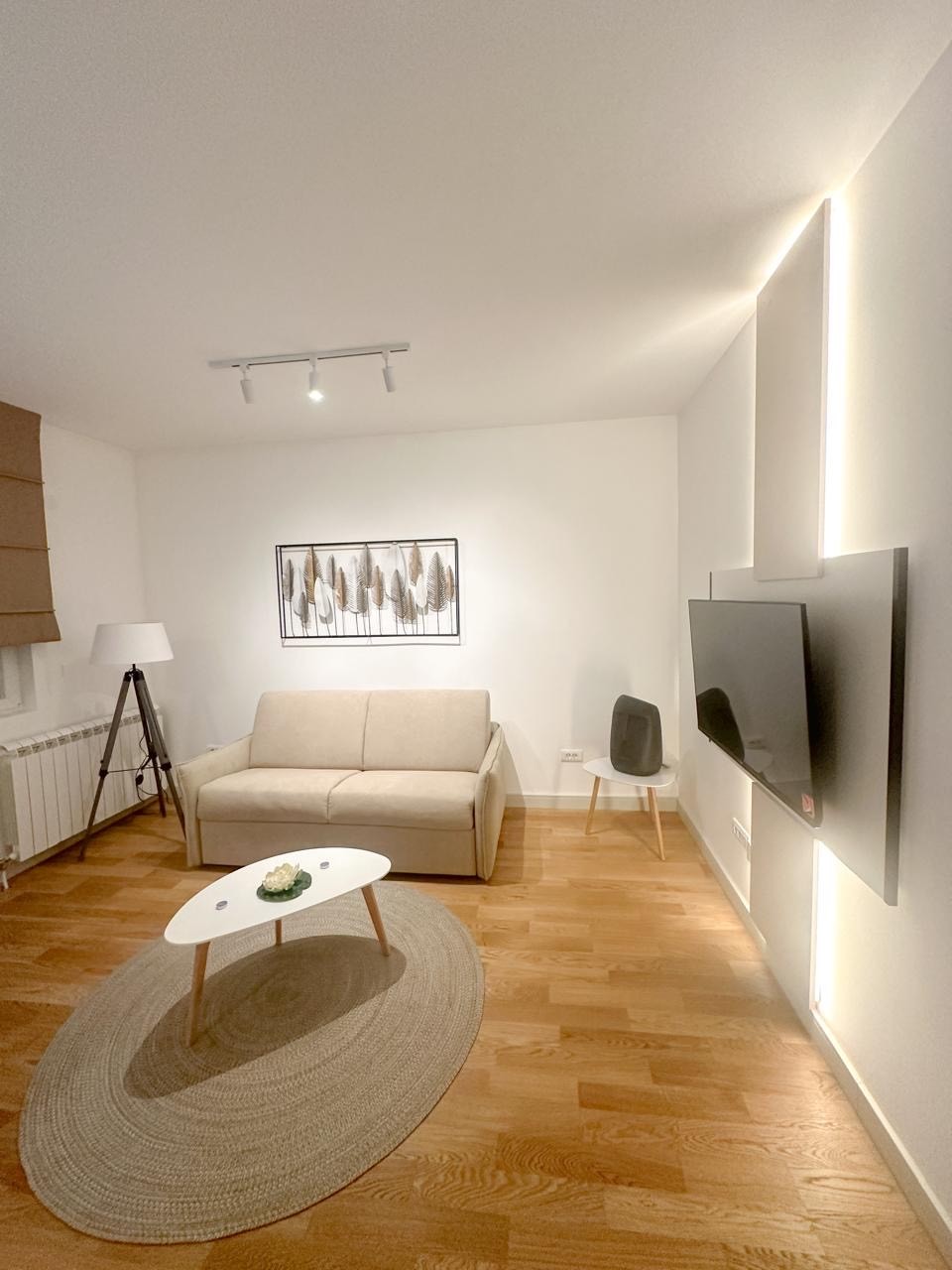 A one-room, comfortable and luxuriously furnished apartment in a new building in the center of Kolasin is for sale