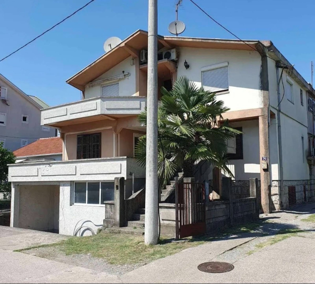 House for sale in Blok 5, behind the Bazar, Dalmatinska Street, Podgorica