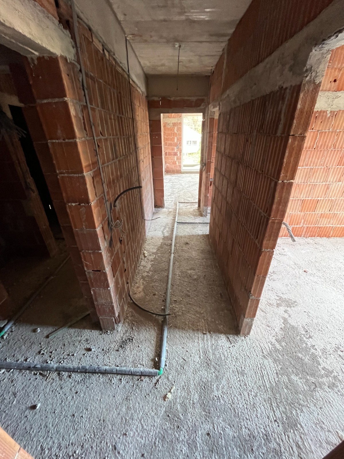 Prodaje se jednosoban stan u izgranji, u novoj zgradi u podgorickom naselju Momisici