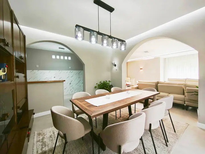 A luxuriously furnished house with a large yard is for sale, Vranici, Podgorica