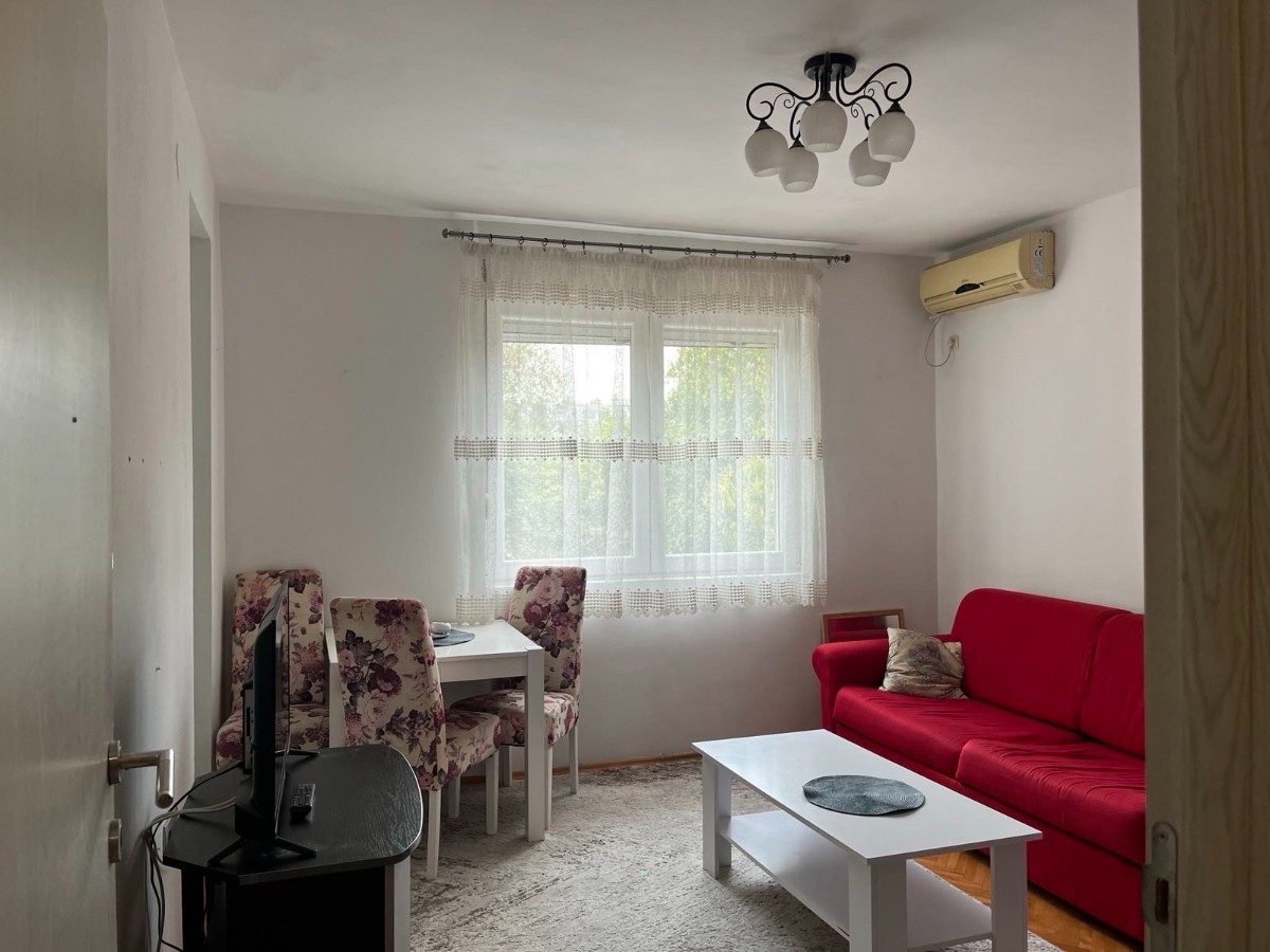 Izdaje se jednosoban, namjesten stan na Dracu, Podgorica