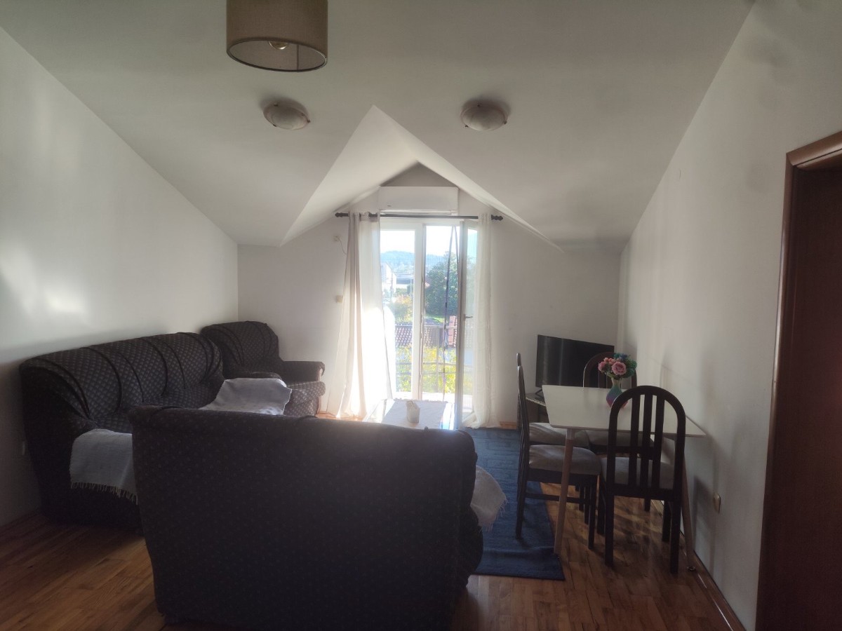 Izdaje se dvosoban, namjesten stan u Gornjoj Gorici, Podgorica