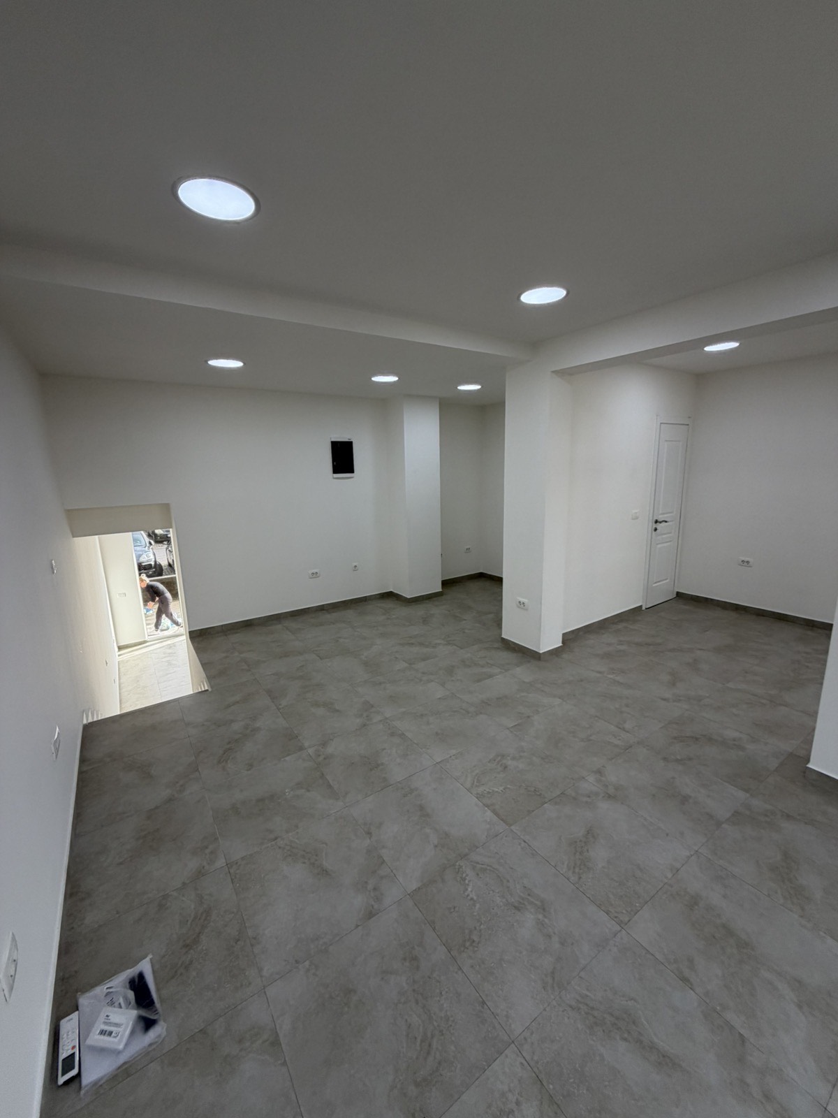 Izdaje se poslovni prostor na odlicnoj lokaciji, kod Krivog mosta, Podgorica