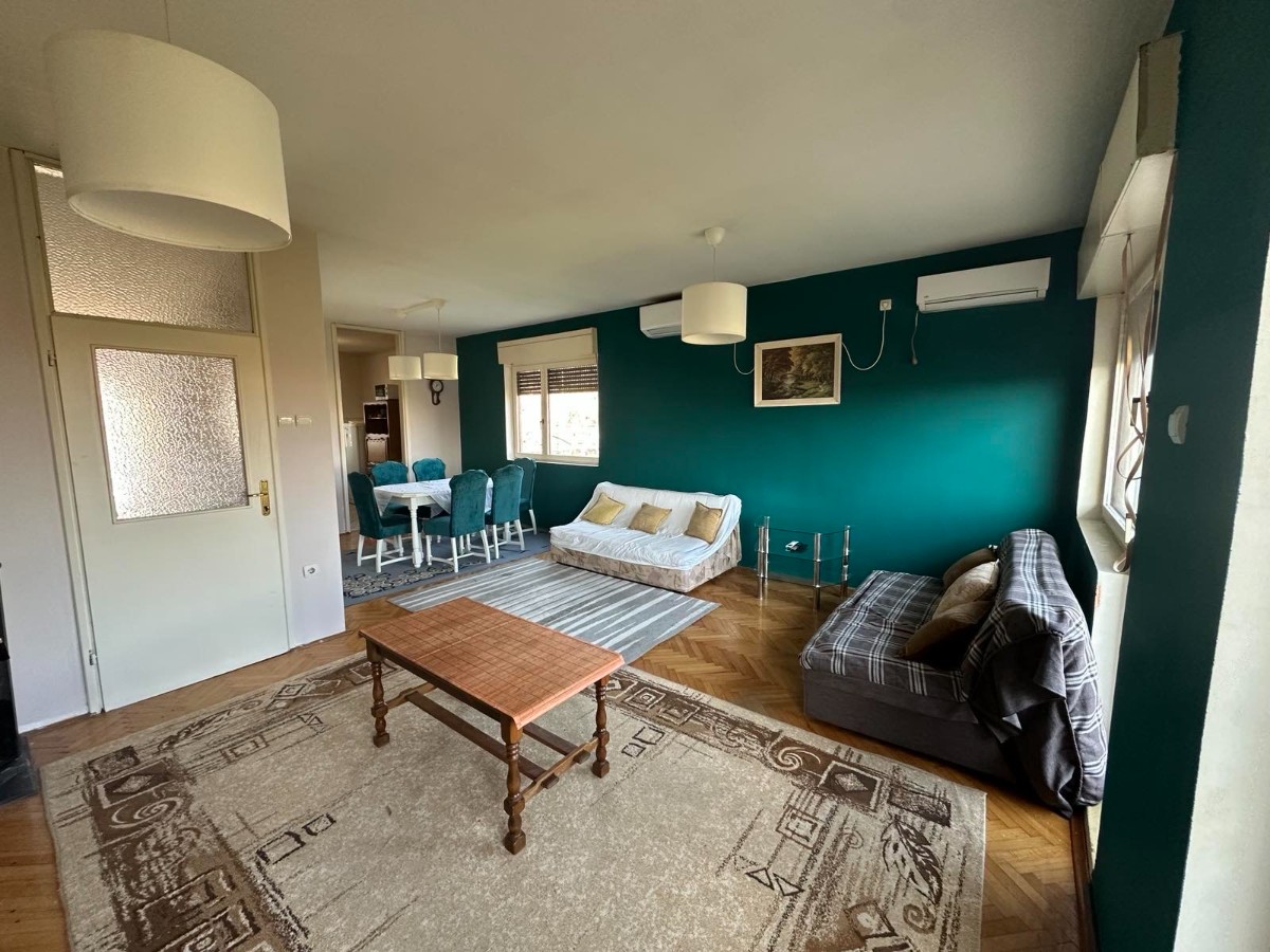 Accommodation for workers in a larger, fully furnished two-storey house in Farmaci, Podgorica