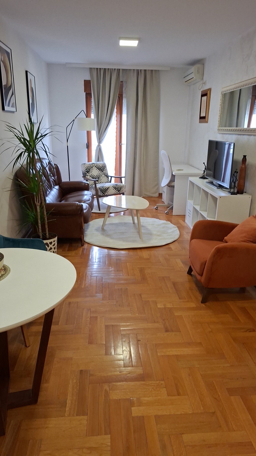 Izdavanje jednosobnog, lijepo namjestenog stana preko Morace, Podgorica