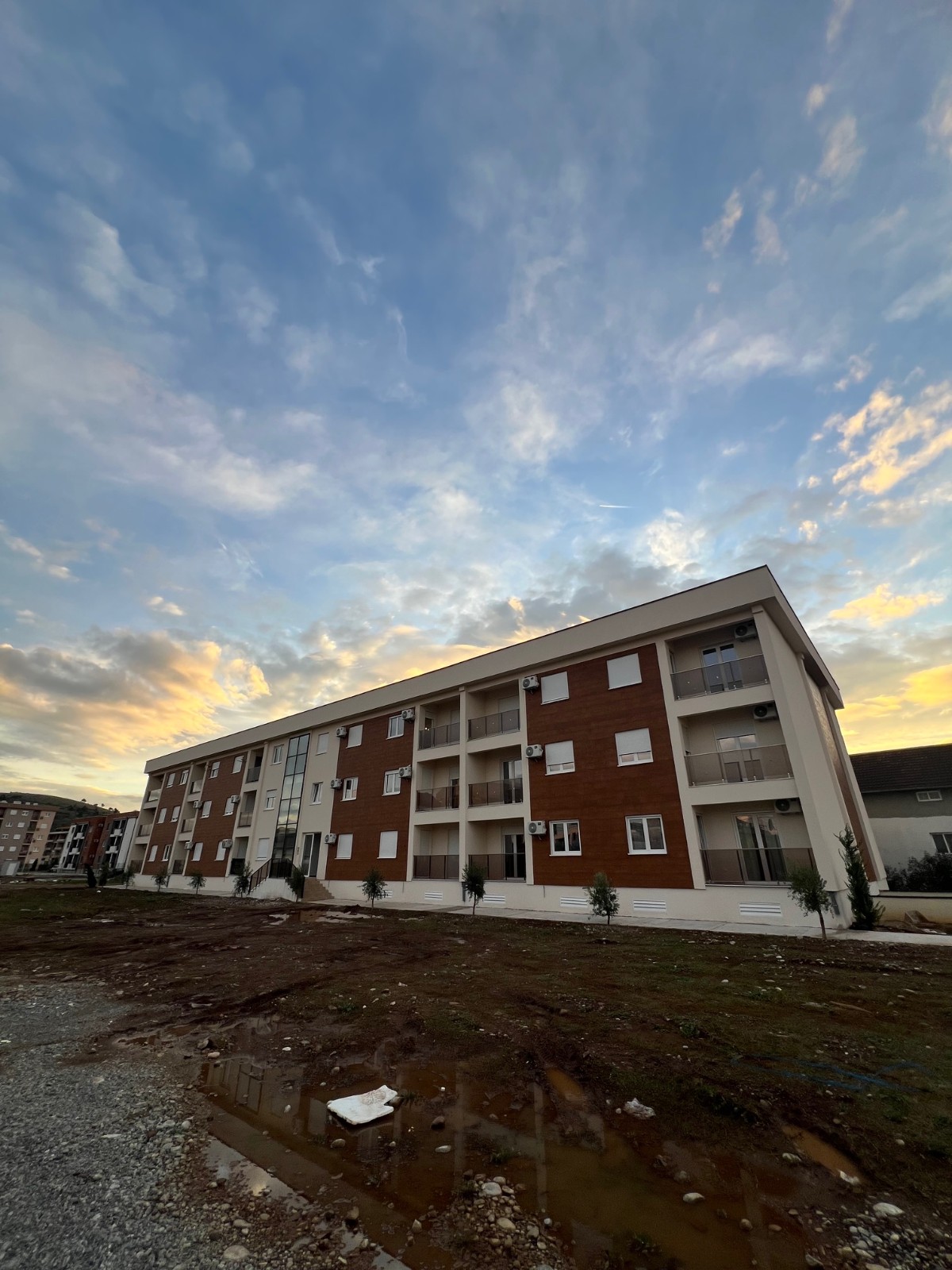 Izdaje se nenamještena garsonjera u novozavršenoj zgradi na Zabjelu