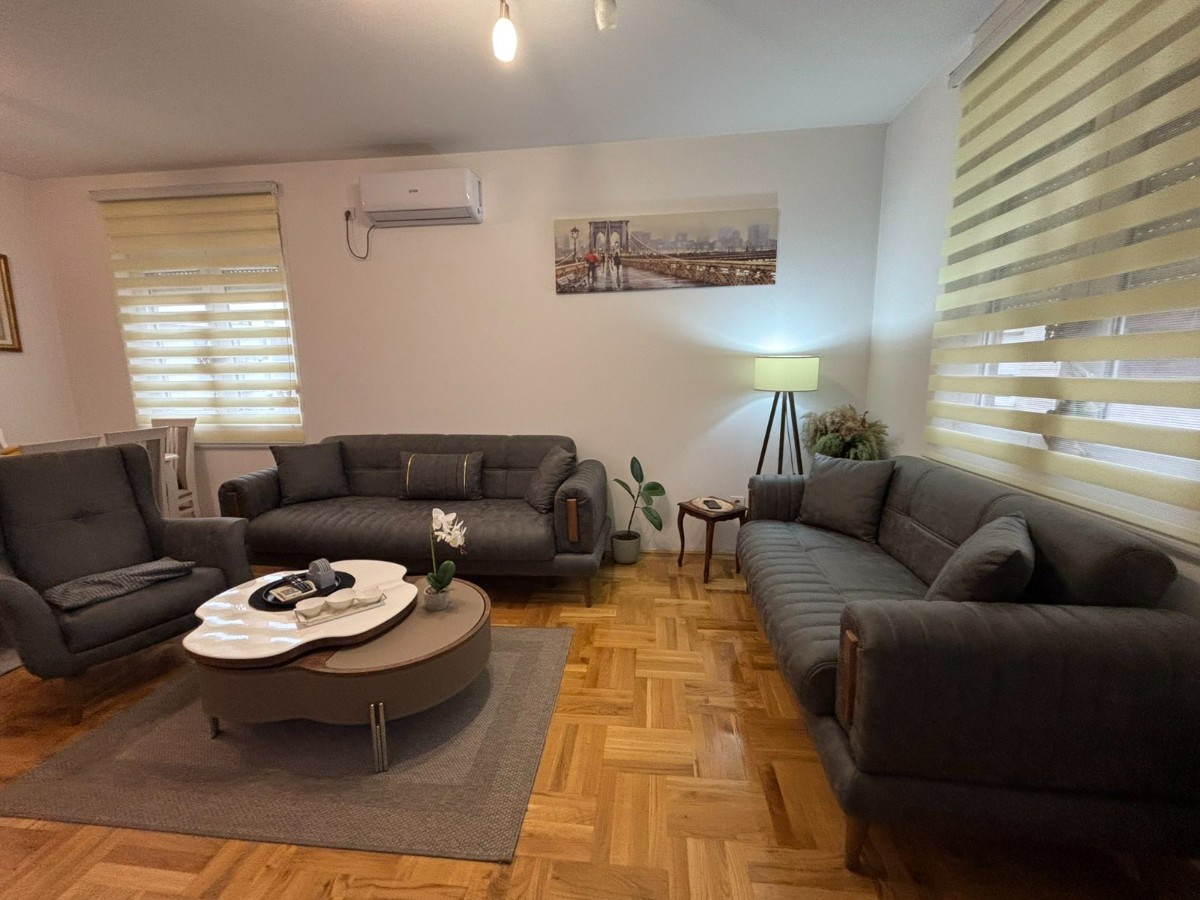 Prodaje se manji dvosoban stan pod Ljubović, Zabjelo. 