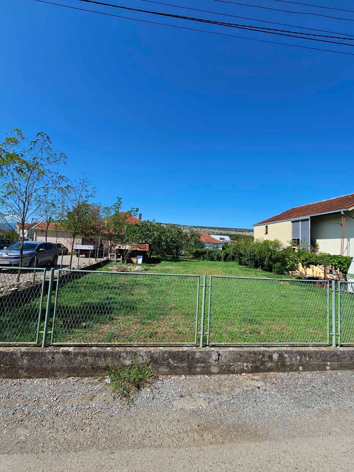 Prodaje se gradjevinski plac u Tolosima, Podgorica