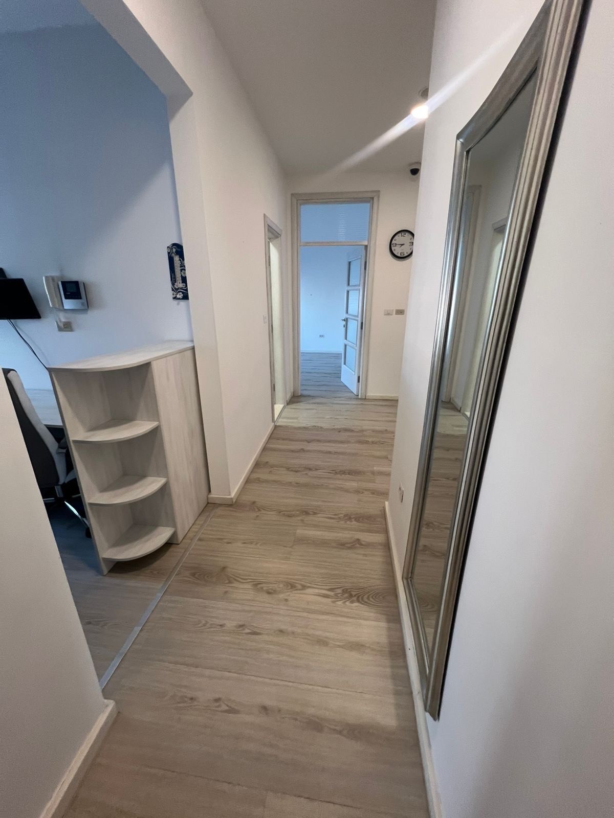 Izdaje se kompletno renoviran i moderno uredjen poslovni prostor  na odlicnoj lokaciji u centru grada, Podgorica