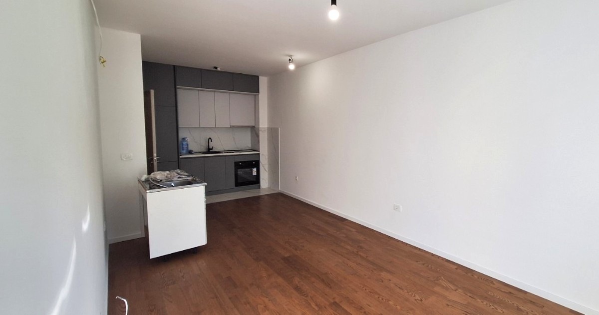 Izdaje se jednosoban prazan stan za poslovne svrhe u ul. 4. jula, Podgorica.