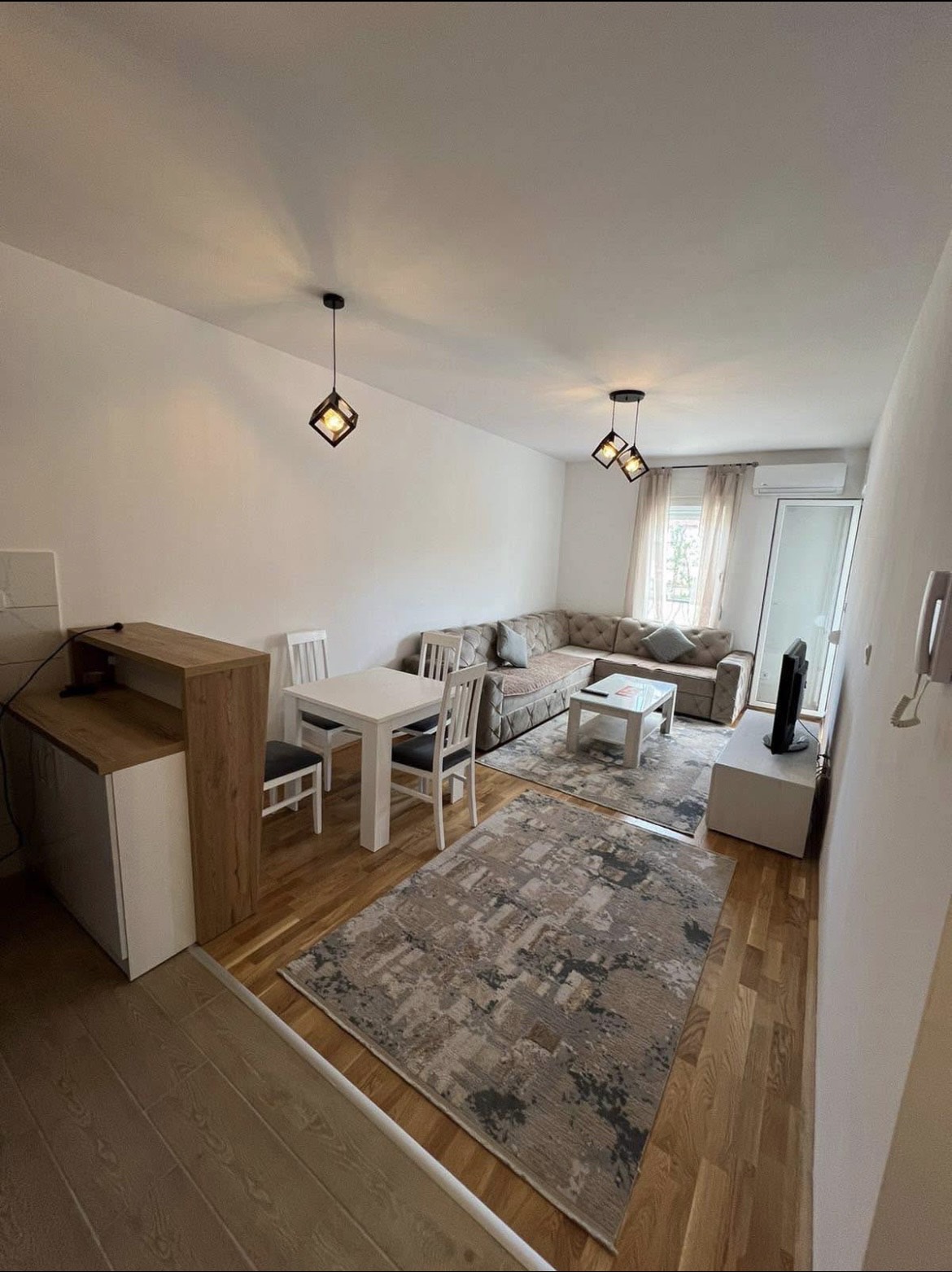 Izdaje se kompletno namjesten,  jednosoban stan  u City kvartu, Podgorica